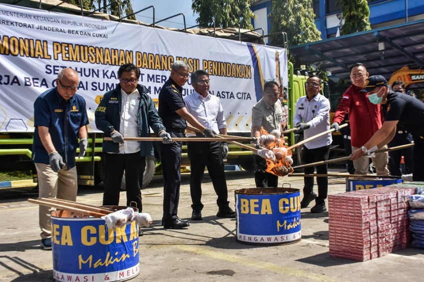 Bea Cukai Sumbagtim Moncer: Raih Rp759 M & Dongkrak Ekonomi!