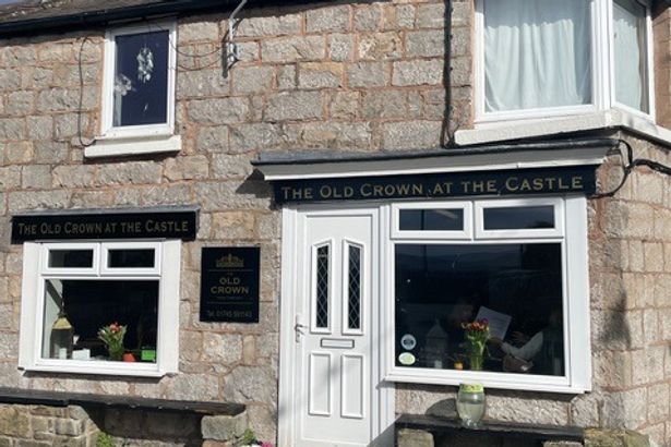 Kafe Tersembunyi yang Memikat Pengunjung di Balik Rumah Teras